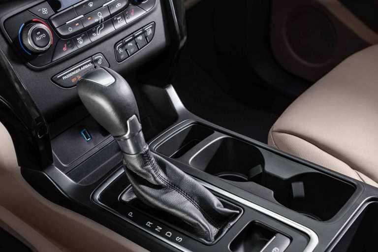 Six-Speed Automatic Transmission with SelectShift Six-Speed Automatic Transmission with SelectShift