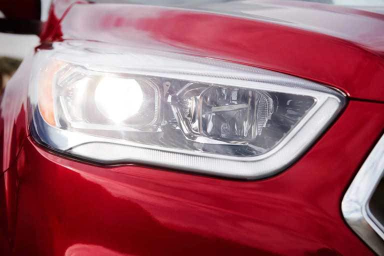 Available Bi-Xenon HID Headlights with Signature Lighting Available Bi-Xenon HID Headlights with Signature Lighting